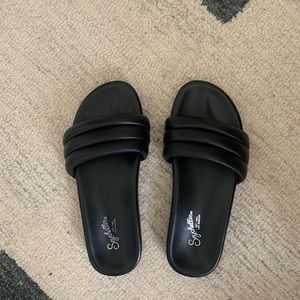 Seychelles Black Slides